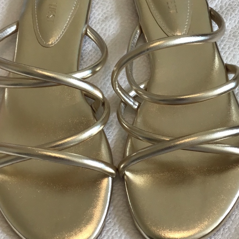 Gorgeous gold sandals Nine West